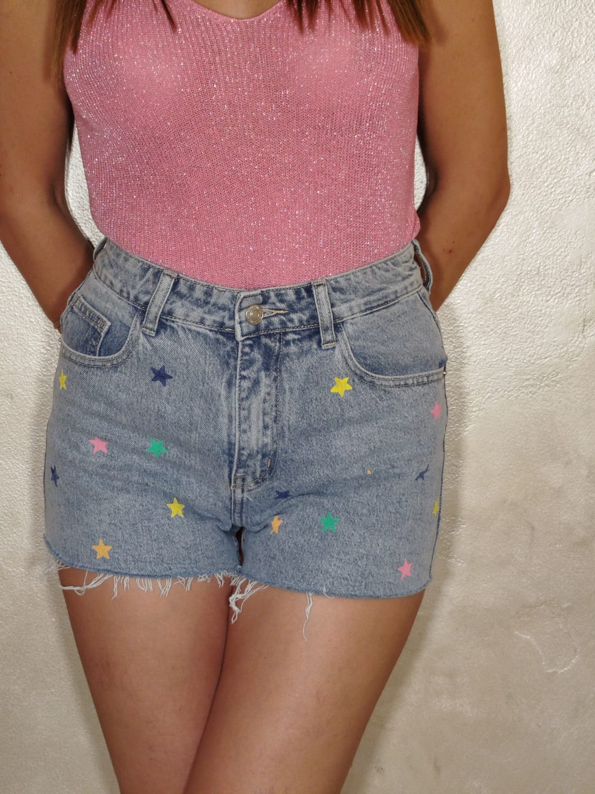 shorts con stelline multicolor